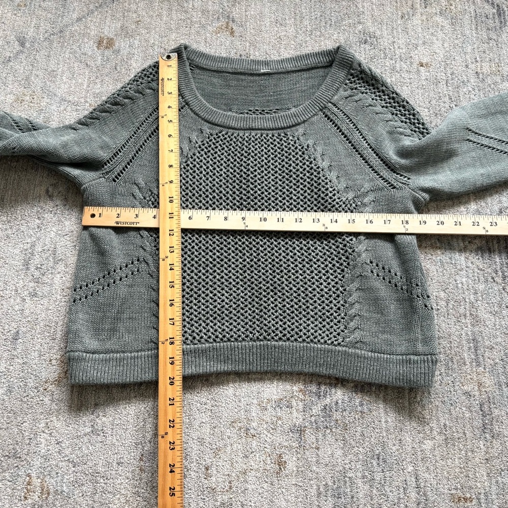 LULULEMON BE PRESENT KNIT CROP PULLOVER SAGE GREEN MODERN CHIC ATHLEISURE TRENDY - Picture 3 of 4